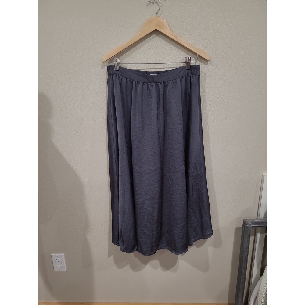 Old Navy Gray Satin Pull on Midi Full Skirt elastic back, side vent‎ Women SZ M